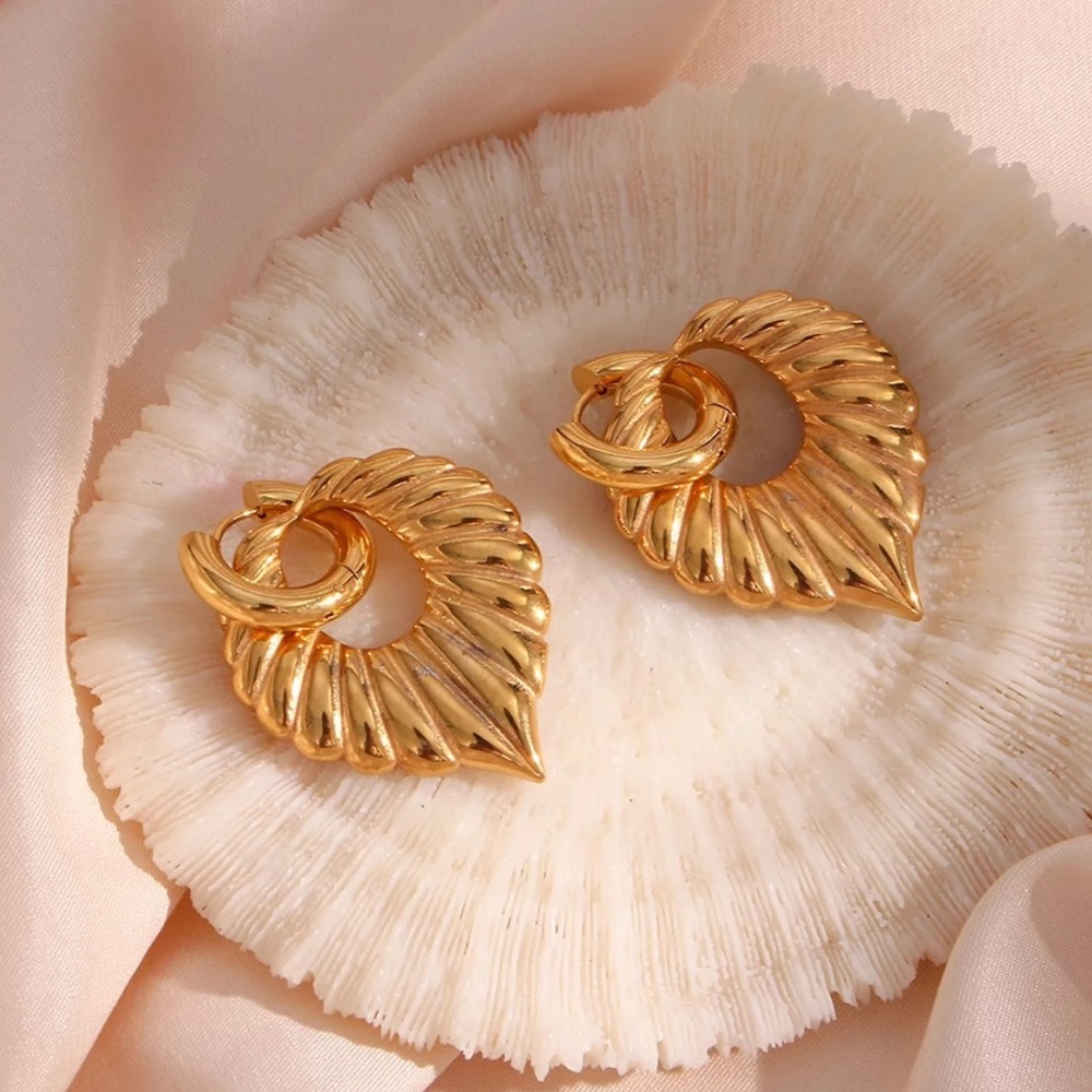 New 18K Chunky Leaf Shape Drop Hoop Earrings, wonderful Earrings, wow Earrings - Picture 2 of 4